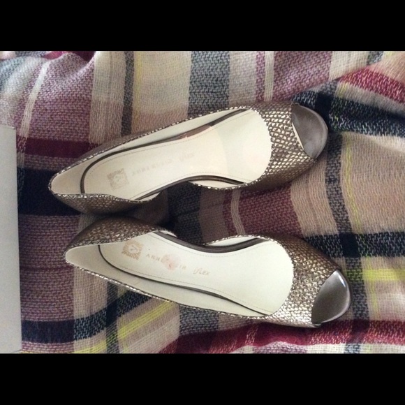 Shoes - Picture 4 of 6